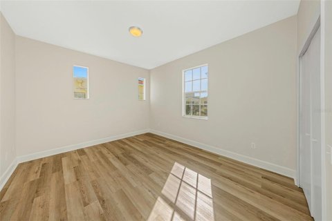 Townhouse in Saint Petersburg, Florida 3 bedrooms, 167.69 sq.m. № 2418517 - photo 24