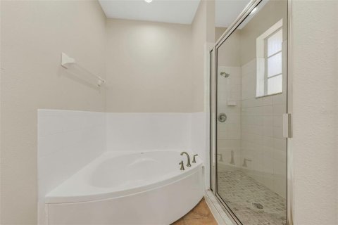 Townhouse in Saint Petersburg, Florida 3 bedrooms, 167.69 sq.m. № 2418517 - photo 18