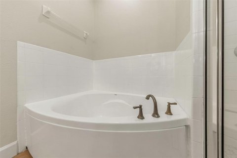 Townhouse in Saint Petersburg, Florida 3 bedrooms, 167.69 sq.m. № 2418517 - photo 19