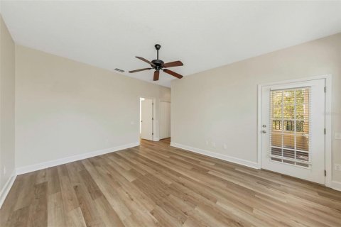 Townhouse in Saint Petersburg, Florida 3 bedrooms, 167.69 sq.m. № 2418517 - photo 15