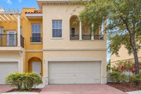 Townhouse in Saint Petersburg, Florida 3 bedrooms, 167.69 sq.m. № 2418517