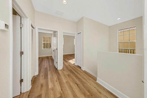 Townhouse in Saint Petersburg, Florida 3 bedrooms, 167.69 sq.m. № 2418517 - photo 13