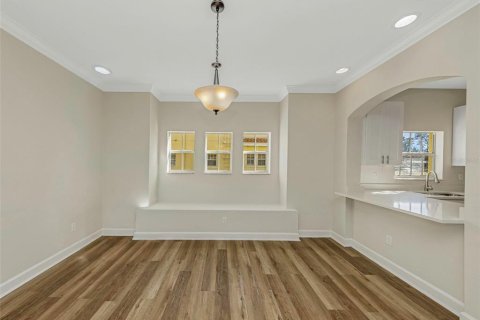 Townhouse in Saint Petersburg, Florida 3 bedrooms, 167.69 sq.m. № 2418517 - photo 9