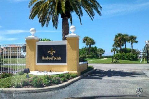 Casa en venta en Port Richey, Florida, 5 dormitorios, 394.18 m2 № 1514230 - foto 17