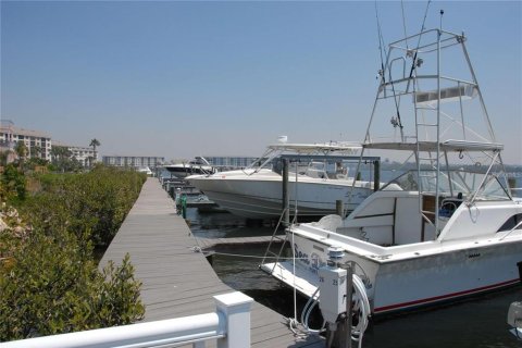 Casa en venta en Port Richey, Florida, 5 dormitorios, 394.18 m2 № 1514230 - foto 18