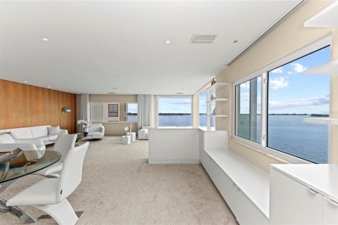 Copropriété à louer à Sarasota, Floride: 2 chambres, 149.76 m2 № 2165971 - photo 17
