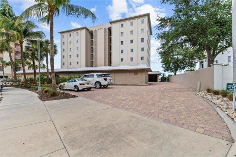 Copropriété à louer à Sarasota, Floride: 2 chambres, 149.76 m2 № 2165971 - photo 3