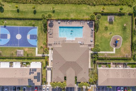 Townhouse in Florida City, Florida 3 bedrooms, 122.17 sq.m. № 2015744 - photo 23