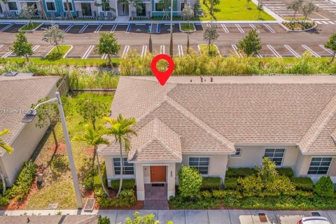 Townhouse in Florida City, Florida 3 bedrooms, 122.17 sq.m. № 2015744 - photo 17