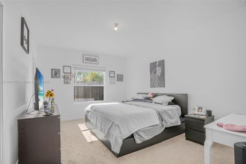 Townhouse in Florida City, Florida 3 bedrooms, 122.17 sq.m. № 2015744 - photo 9