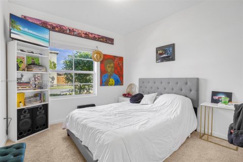 Townhouse in Florida City, Florida 3 bedrooms, 122.17 sq.m. № 2015744 - photo 12