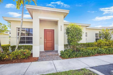 Adosado en Florida City, Florida 3 dormitorios, 122.17 m2 № 2015744