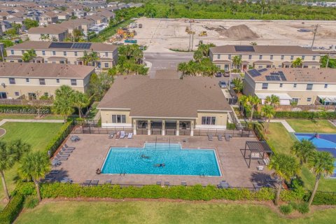 Townhouse in Florida City, Florida 3 bedrooms, 122.17 sq.m. № 2015744 - photo 22