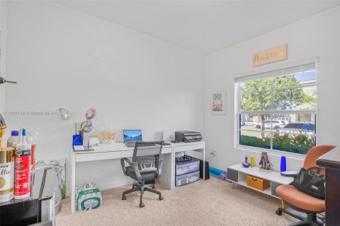 Townhouse in Florida City, Florida 3 bedrooms, 122.17 sq.m. № 2015744 - photo 11