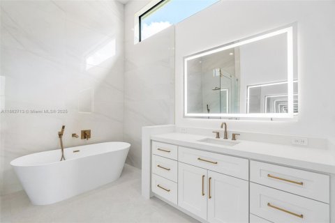 House in Palm Beach Gardens, Florida 3 bedrooms, 235.97 sq.m. № 1891445 - photo 13
