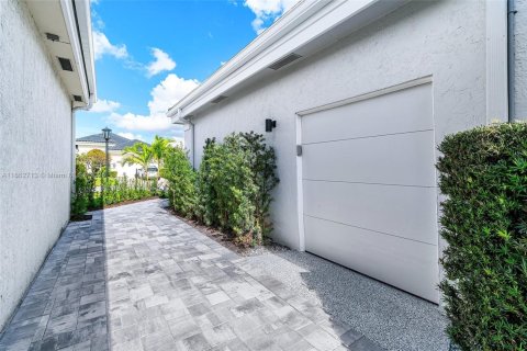 House in Palm Beach Gardens, Florida 3 bedrooms, 235.97 sq.m. № 1891445 - photo 3