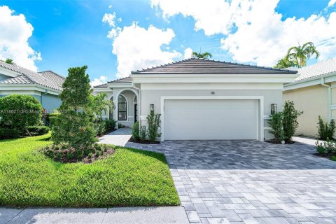 House in Palm Beach Gardens, Florida 3 bedrooms, 235.97 sq.m. № 1891445 - photo 1