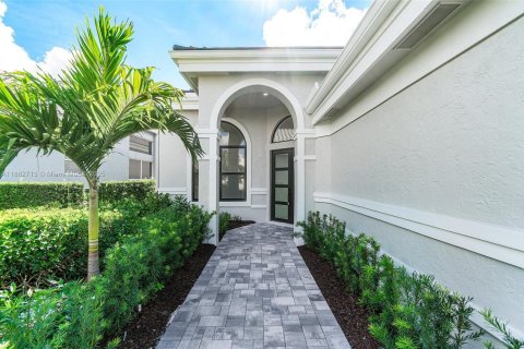 House in Palm Beach Gardens, Florida 3 bedrooms, 235.97 sq.m. № 1891445 - photo 4