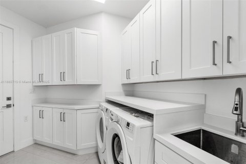 House in Palm Beach Gardens, Florida 3 bedrooms, 235.97 sq.m. № 1891445 - photo 15