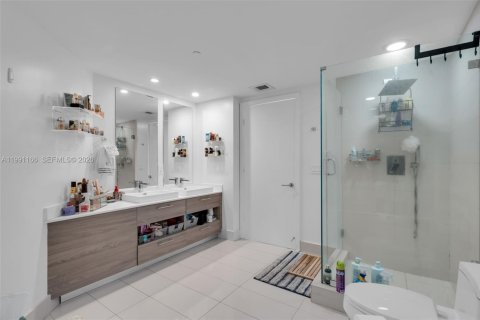 Condo in Miami, Florida, 2 bedrooms  № 2057412 - photo 19