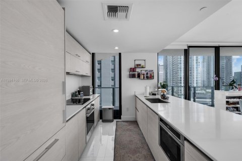 Condo in Miami, Florida, 2 bedrooms  № 2057412 - photo 13