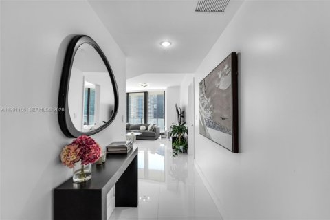 Condo in Miami, Florida, 2 bedrooms  № 2057412 - photo 3