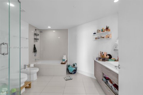 Condo in Miami, Florida, 2 bedrooms  № 2057412 - photo 18