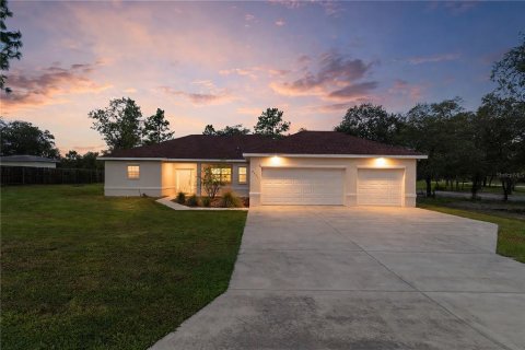 House in Weeki Wachee, Florida 3 bedrooms, 161.19 sq.m. № 2315270