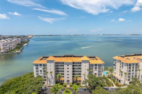 Condominio en alquiler en Saint Petersburg, Florida, 2 dormitorios, 153.57 m2 № 1878251 - foto 2
