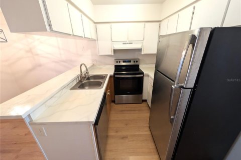 Touwnhouse à louer à Largo, Floride: 2 chambres, 103.86 m2 № 2118988 - photo 8