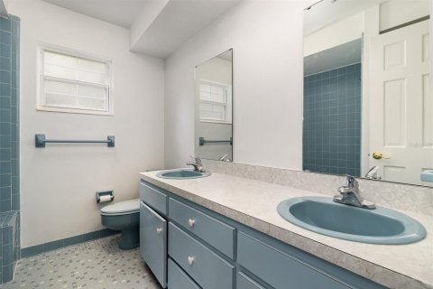 House in Merrit Island, Florida 4 bedrooms, 185.99 sq.m. № 1835484 - photo 21