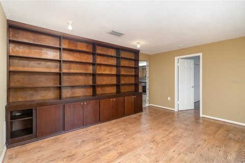 House in Merrit Island, Florida 4 bedrooms, 185.99 sq.m. № 1835484 - photo 13