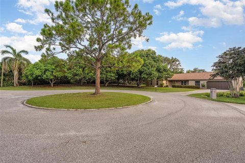 House in Merrit Island, Florida 4 bedrooms, 185.99 sq.m. № 1835484 - photo 28