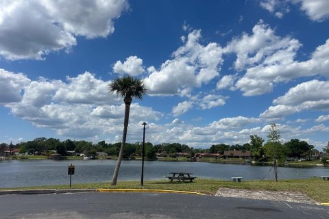 Condo in Altamonte Springs, Florida, 2 bedrooms № 2165935 - photo 3