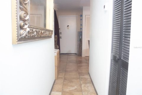 Condo in Altamonte Springs, Florida, 2 bedrooms № 2165935 - photo 4