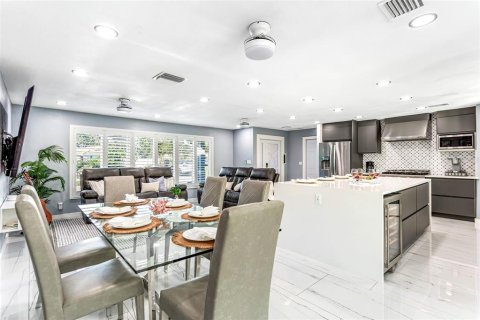 Casa en venta en Saint Petersburg, Florida, 3 dormitorios, 243.5 m2 № 1902905 - foto 12
