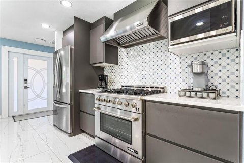 Casa en venta en Saint Petersburg, Florida, 3 dormitorios, 243.5 m2 № 1902905 - foto 10