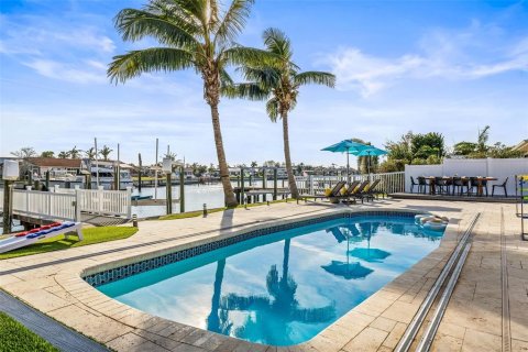 Casa en venta en Saint Petersburg, Florida, 3 dormitorios, 243.5 m2 № 1902905 - foto 28