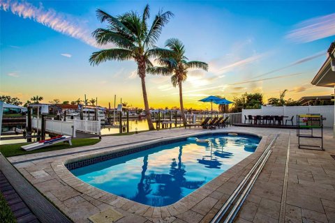 Casa en venta en Saint Petersburg, Florida, 3 dormitorios, 243.5 m2 № 1902905 - foto 2
