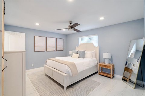 Casa en venta en Saint Petersburg, Florida, 3 dormitorios, 243.5 m2 № 1902905 - foto 24