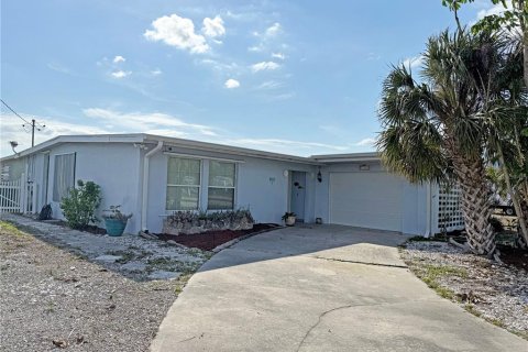 Купить виллу или дом в Порт-Шарлотт, Флорида 6 комнат, 184.5м2, № 1721943 - фото 2