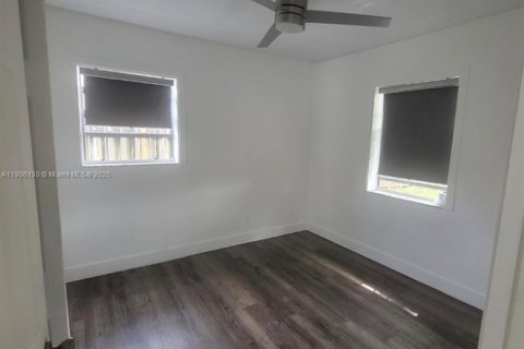 Villa ou maison à louer à Fort Lauderdale, Floride: 2 chambres, 91.42 m2 № 1956697 - photo 4