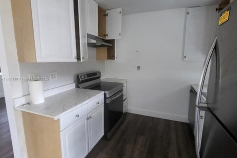 Villa ou maison à louer à Fort Lauderdale, Floride: 2 chambres, 91.42 m2 № 1956697 - photo 2