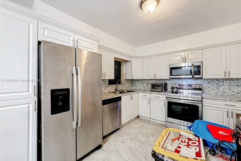 Casa en venta en Miami, Florida, 3 dormitorios, 158.31 m2 № 1946727 - foto 18