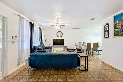 Casa en venta en Miami, Florida, 3 dormitorios, 158.31 m2 № 1946727 - foto 12