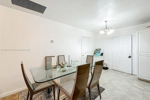 Casa en venta en Miami, Florida, 3 dormitorios, 158.31 m2 № 1946727 - foto 16