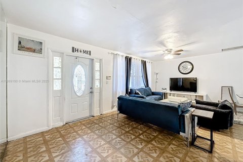 Casa en venta en Miami, Florida, 3 dormitorios, 158.31 m2 № 1946727 - foto 13