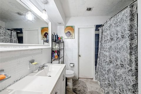 Casa en venta en Miami, Florida, 3 dormitorios, 158.31 m2 № 1946727 - foto 26