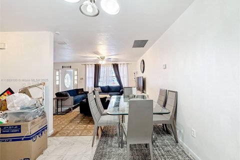 Casa en venta en Miami, Florida, 3 dormitorios, 158.31 m2 № 1946727 - foto 17