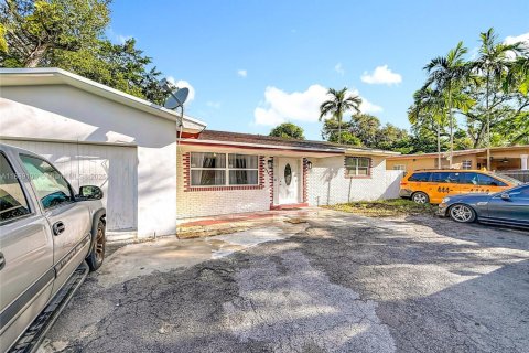 Casa en venta en Miami, Florida, 3 dormitorios, 158.31 m2 № 1946727 - foto 9